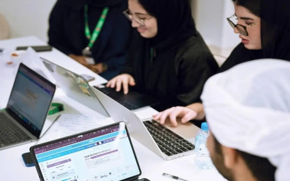 الكفاءات النسائية تثري المشهد الإبداعي في دبي