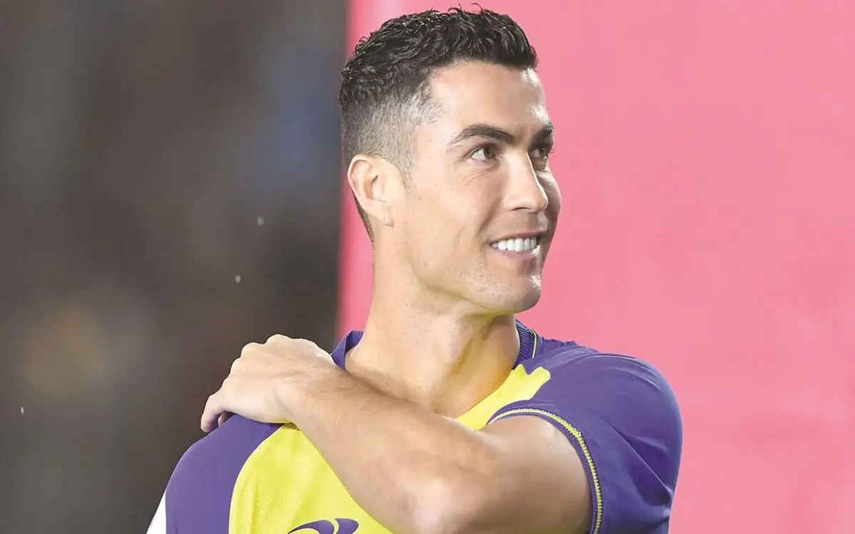 رونالدو في لقاء كروي في دبي