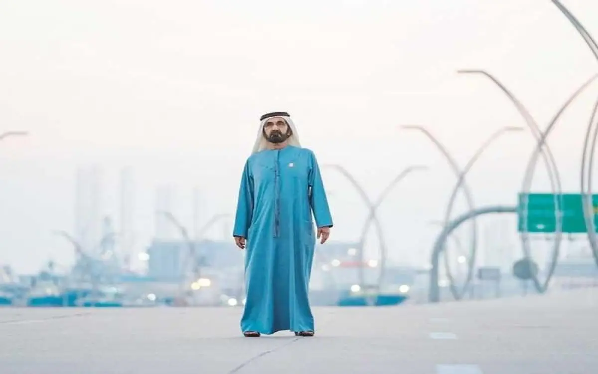 لحظة إنسانية لمحمد بن راشد بمطعم في دبي (فيديو)