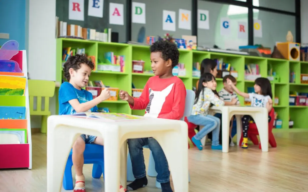 حقائب طوارئ وعربات رضع من شروط دوام هذه المراكز في دبي