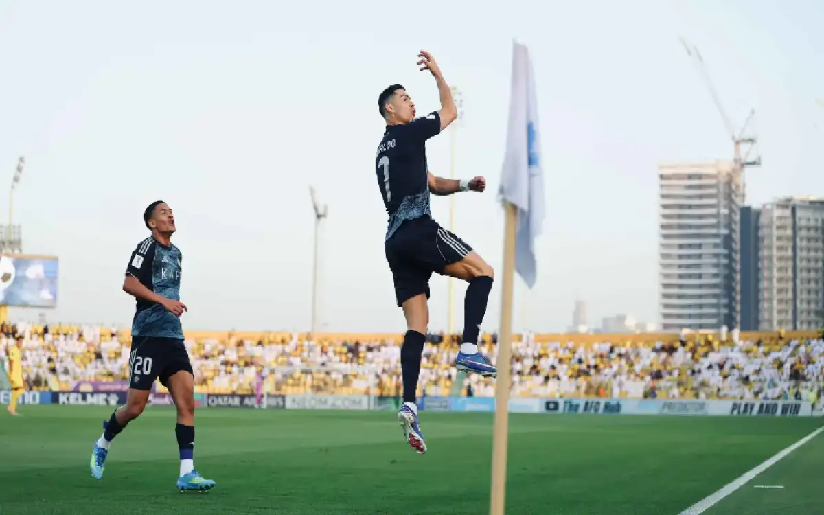 عشاقه طاردوا حافلته في دبي.. رونالدو يحدد موعد المباراة القادمة (فيديو)