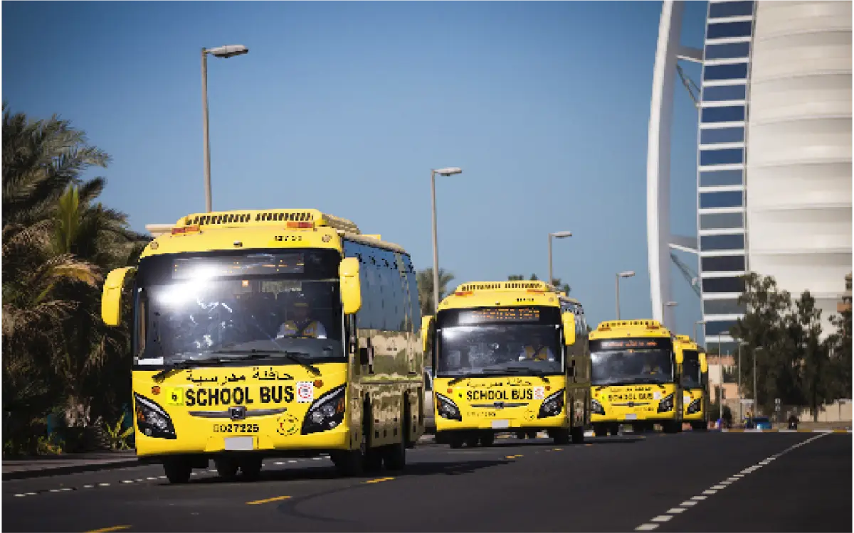10200 حافلة تعيد طلاب الإمارات إلى المدارس بعد غياب
