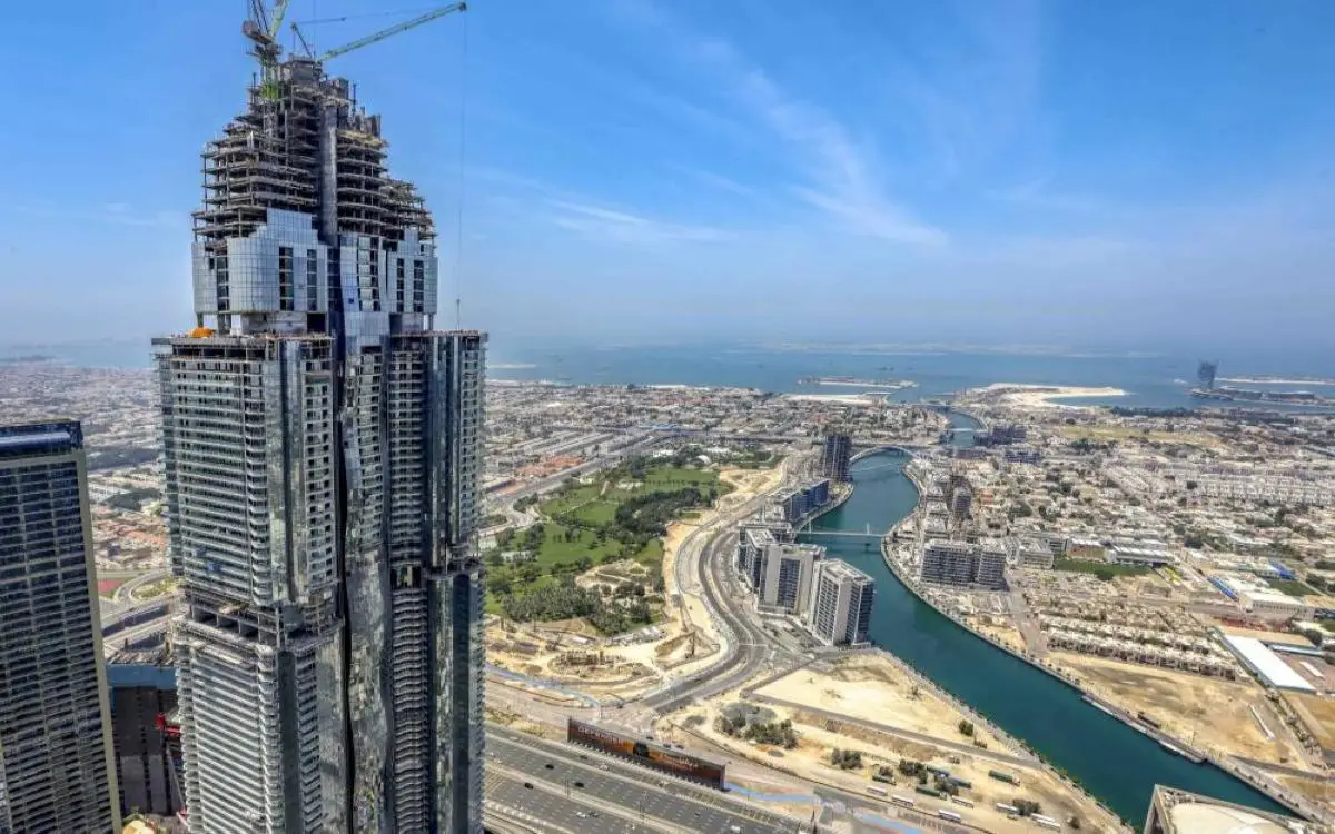 86 طابقاً تناطح السماء.. متى تسلم دبي شقق "أطول برج سكني"؟