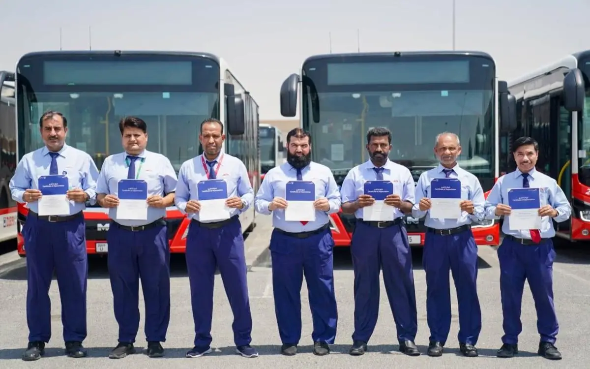 737 سائق حافلة عامة في دبي مع "صفر مخالفات"