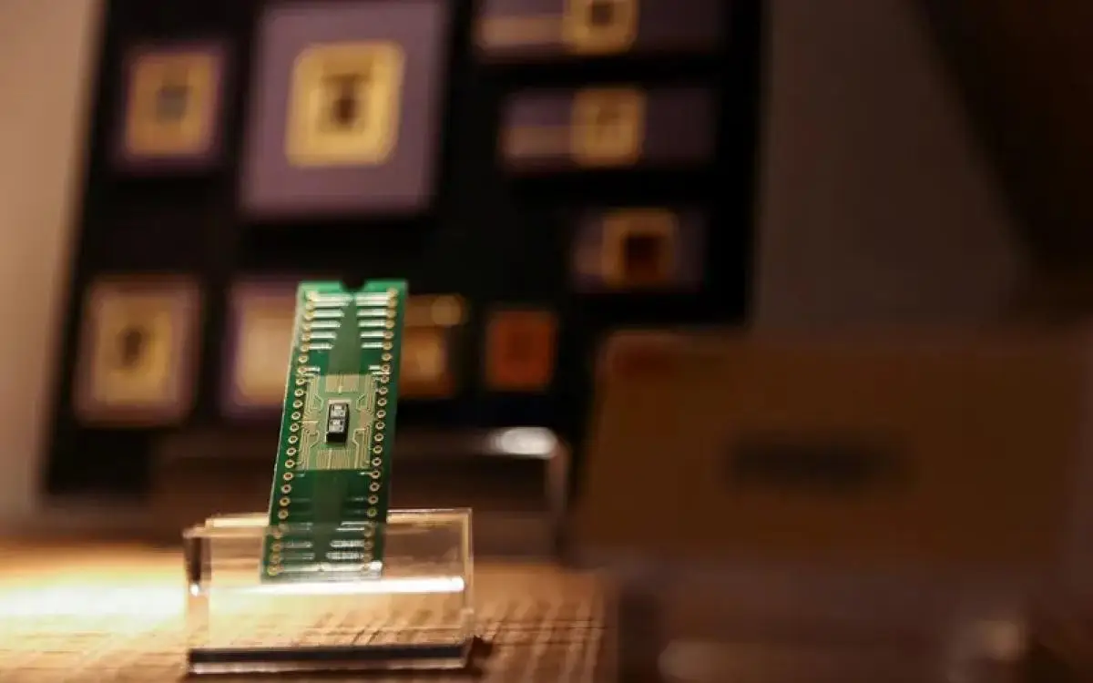 سباق معالجات يمهد لأسرع 7 هواتف في 2026