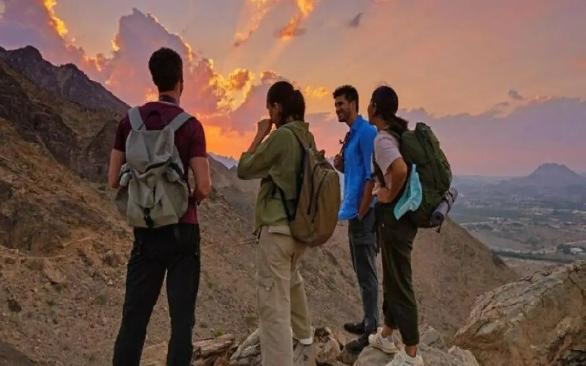 فريق إنقاذ حتا يسعف 3 متسلقين ويذكّر برقم الطوارئ