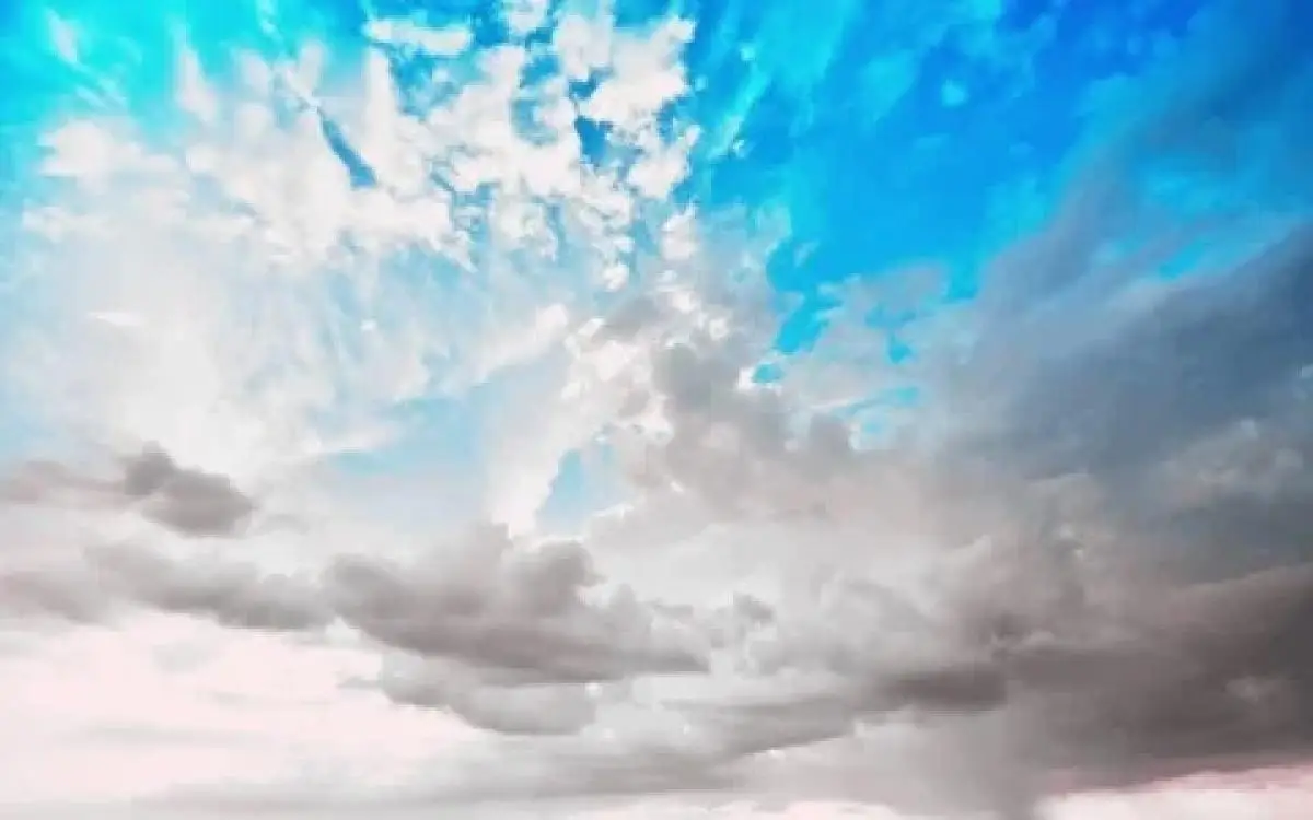 علماء يرشّون الملح في السماء