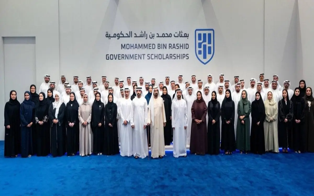 محمد بن راشد يلتقي دفعةً "لا تتوقف عن التعلم"