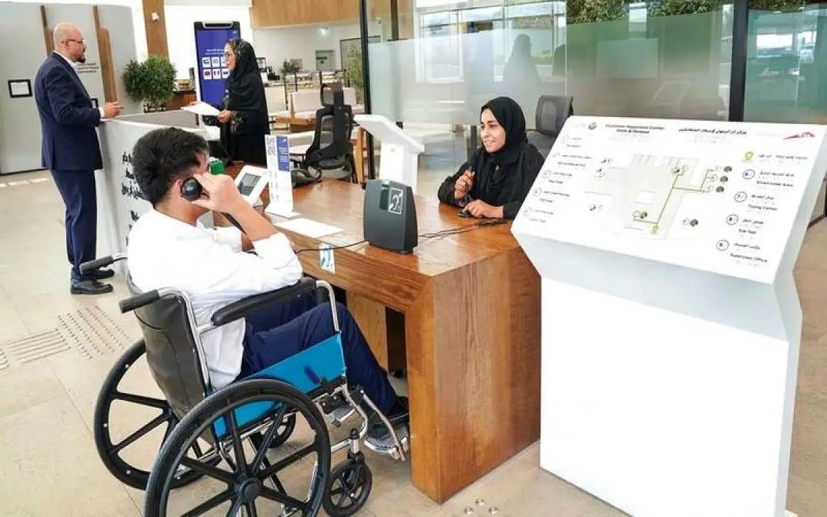 دبي تمسك بأيدي أصحاب الهمم من محطات النقل إلى الطابور