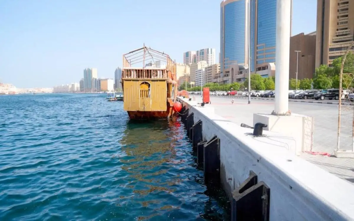 رصيف خور دبي أقوى بـ2كم و500 مصدّ للسفن