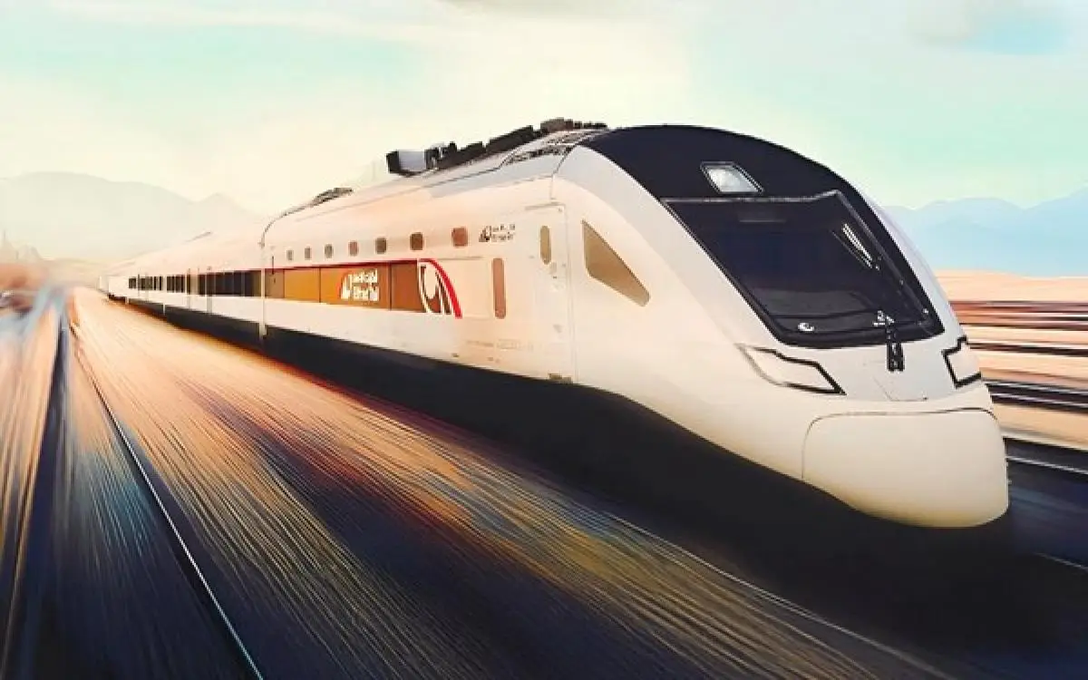 هل يلتقي القطار بالطائرة في مطار آل مكتوم؟