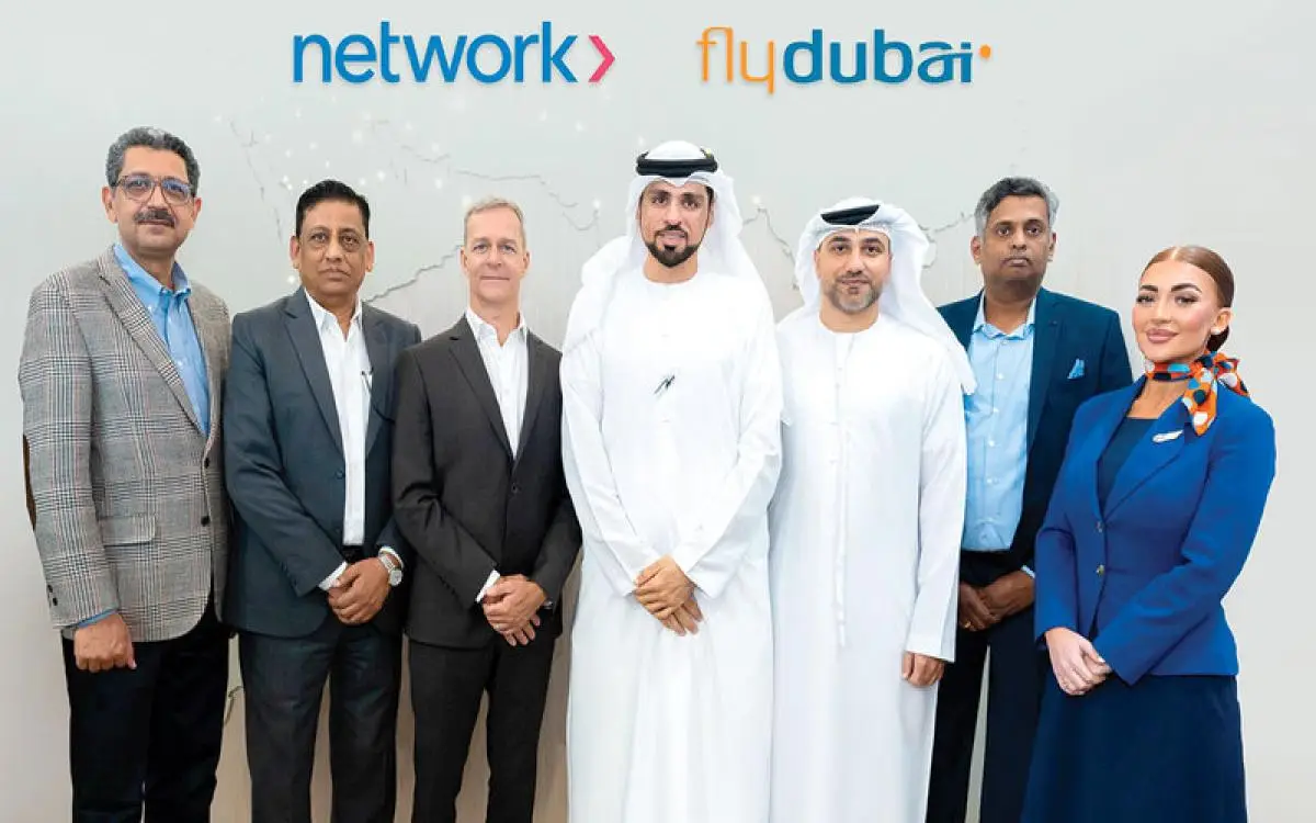 مسافرو "فلاي دبي" يدفعون معاملاتهم في المطار بنقرة