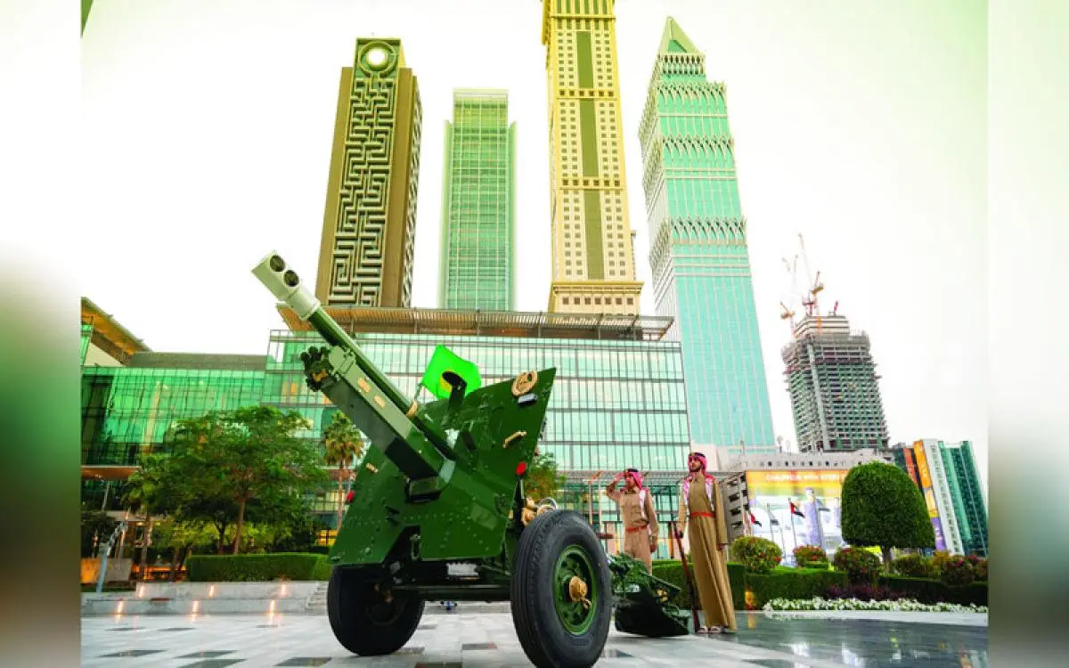 7 مدافع في دبي تبشر بالهلال