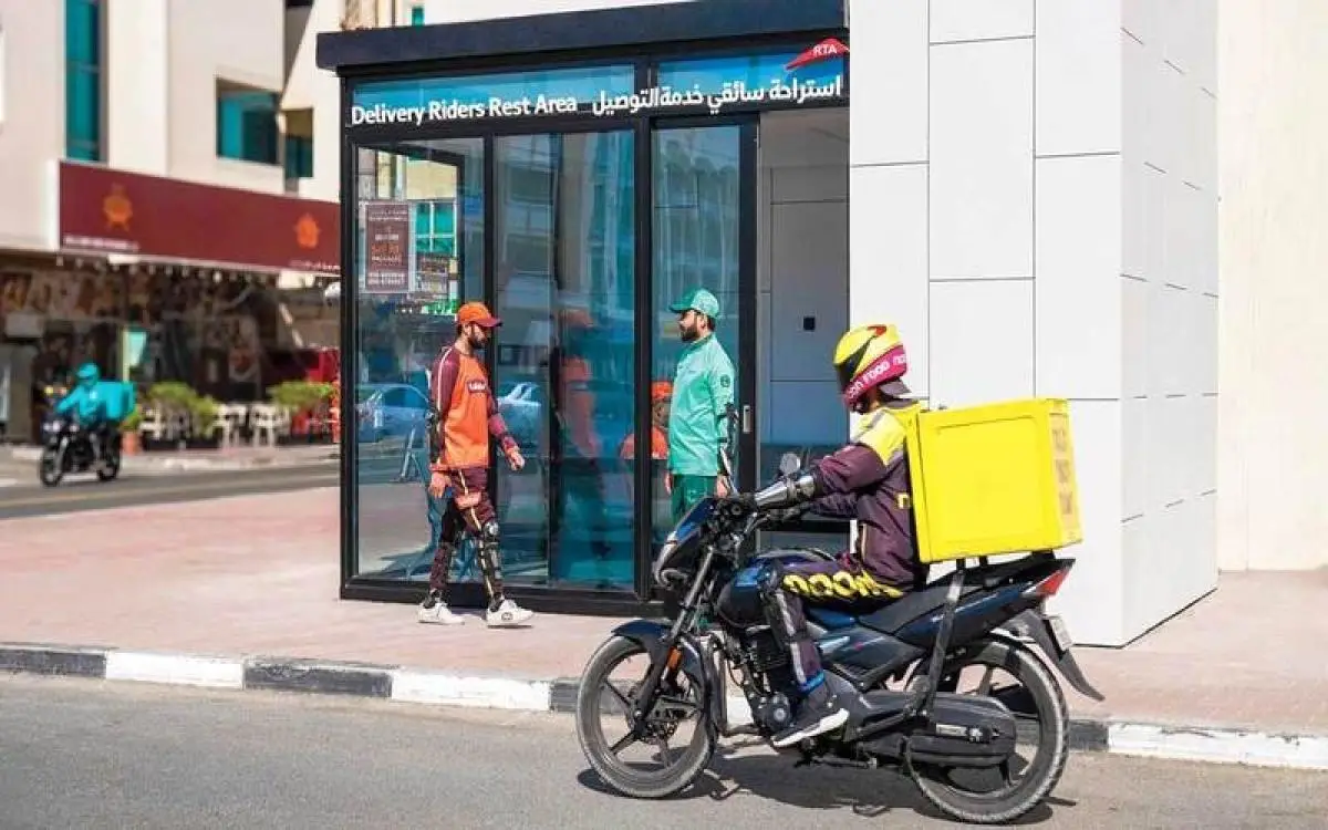 40 استراحة مكيفة لـ65000 شخصاً في دبي