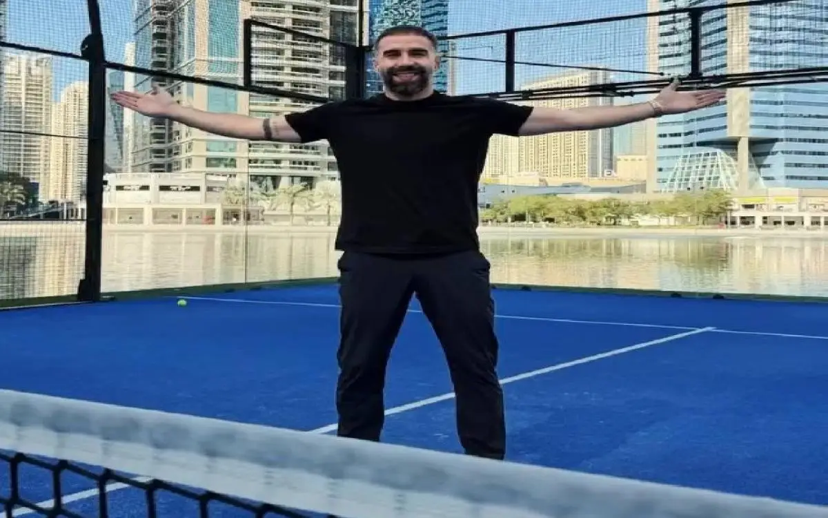 لاعب "ريال مدريد" في لقطة "معمارية-رياضية" في دبي