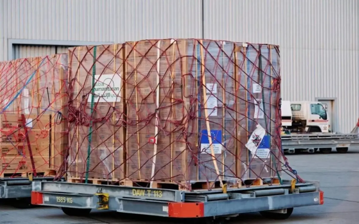 دبي تخفف من "الإيبولا" بـ76 طناً إغاثياً