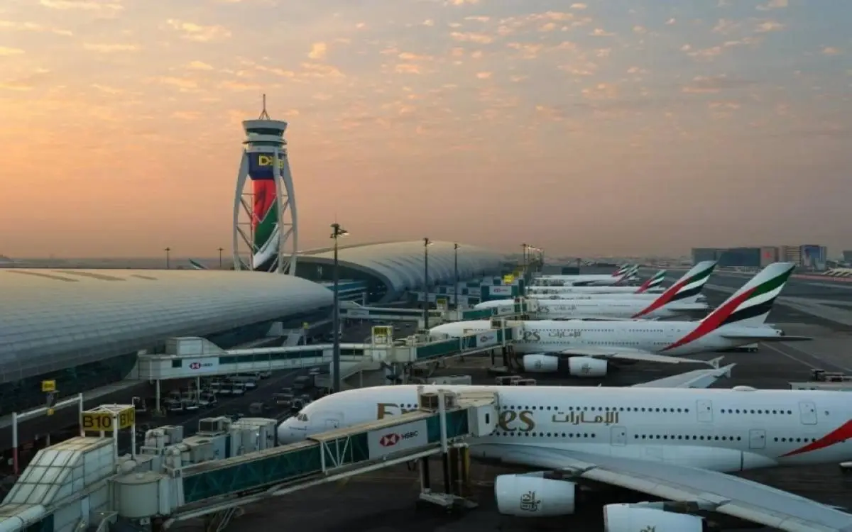 برج بعلم الإمارات يقود عمليات مطار دبي