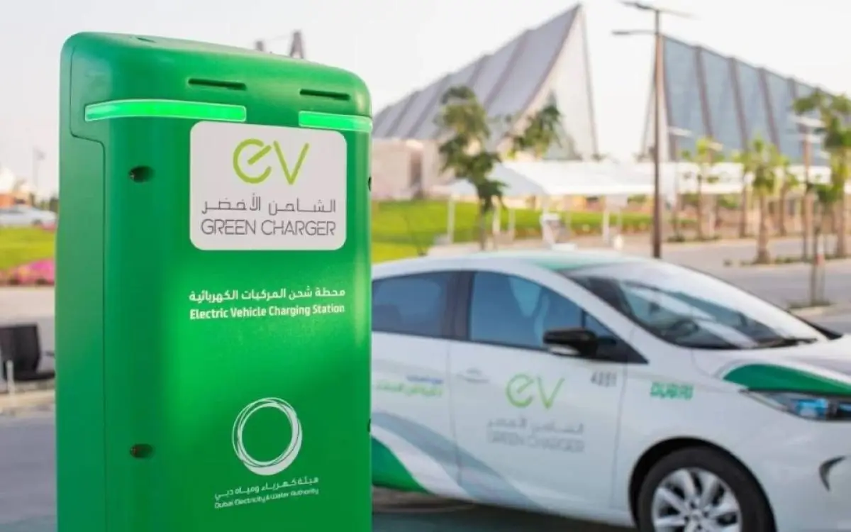 دبي تمشي 310 ملايين كيلومتر بسيارات كهربائية