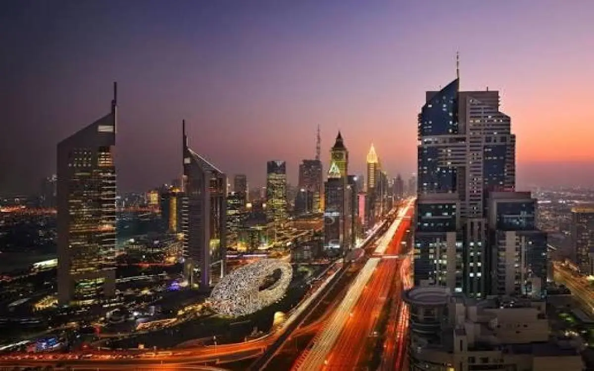 دبي تتفوق "بعد غروب الشمس"