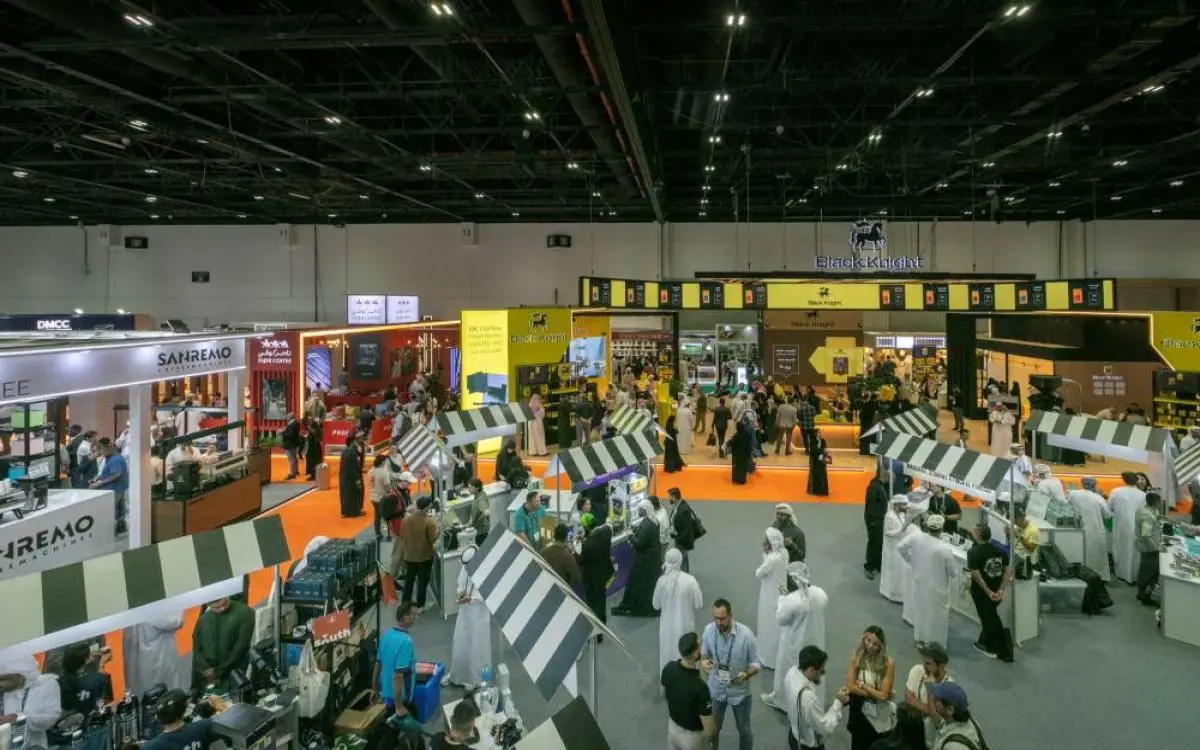 آلة إسبريسو جديدة.. 2100 خبير بنّ يتبادلون المذاقات في دبي