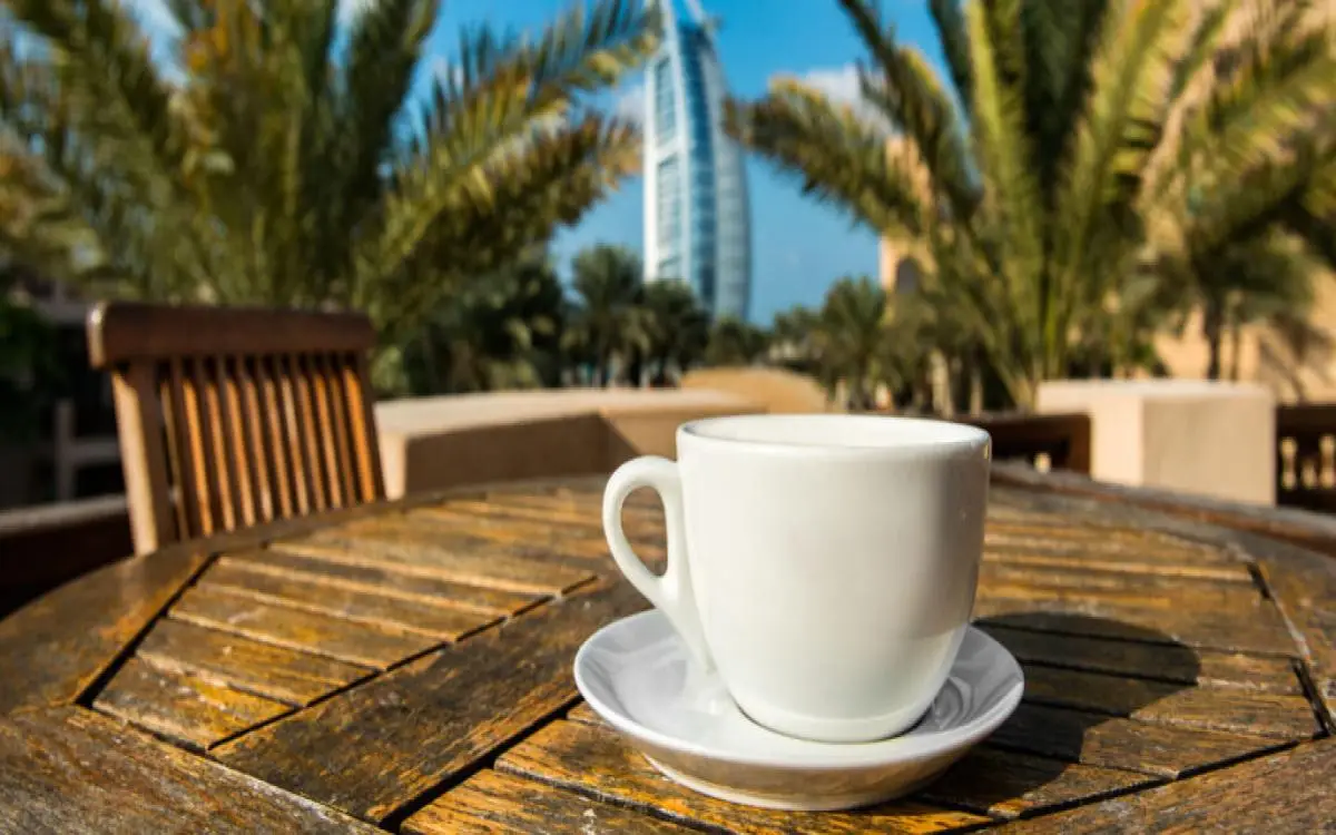 93% من شرب القهوة في دبي في هذه الأماكن