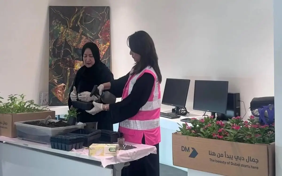 سيدات دبي يزرعن في "بيتنا أخضر"