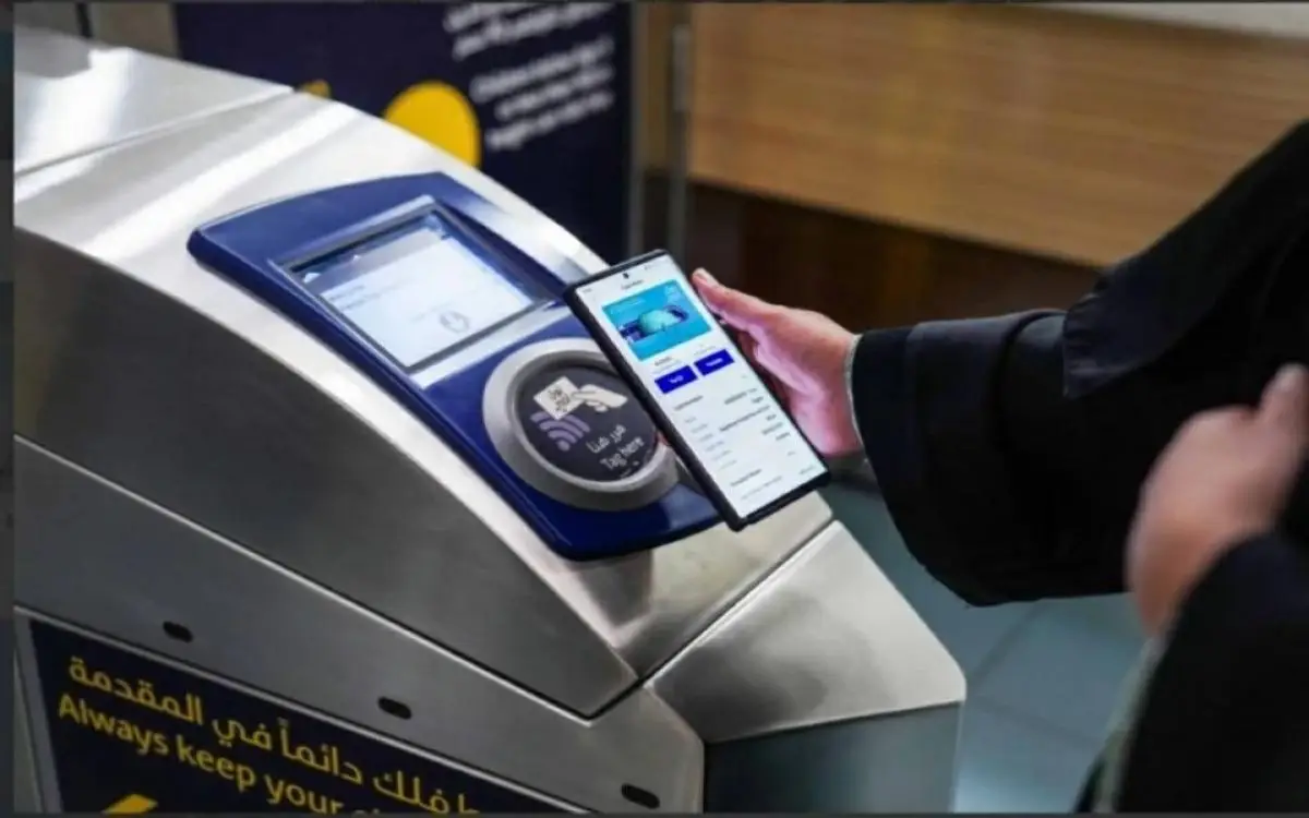 "كهرباء دبي" تتخلص من قطعة بلاستيكية