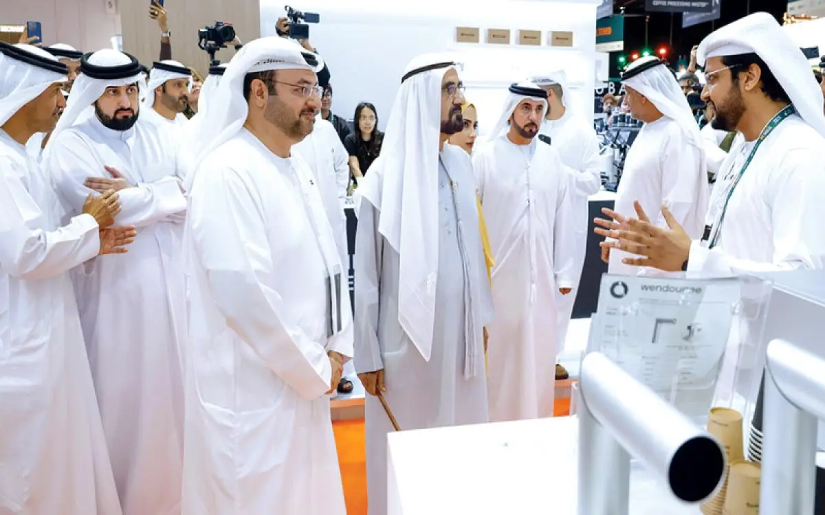 محمد بن راشد يطلع على مشوار القهوة من الزراعة للمستهلك في دبي