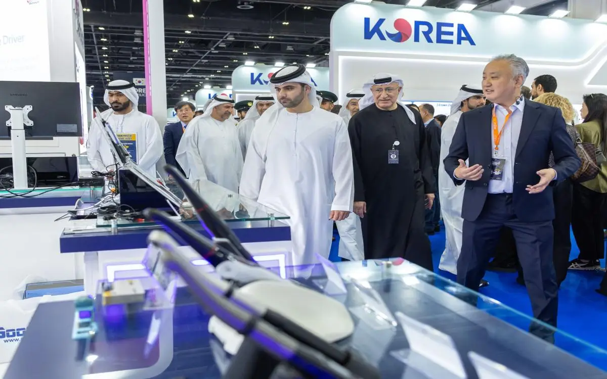 "أسنان العالم" تلمع في 4320 جناحاً صحياً في دبي