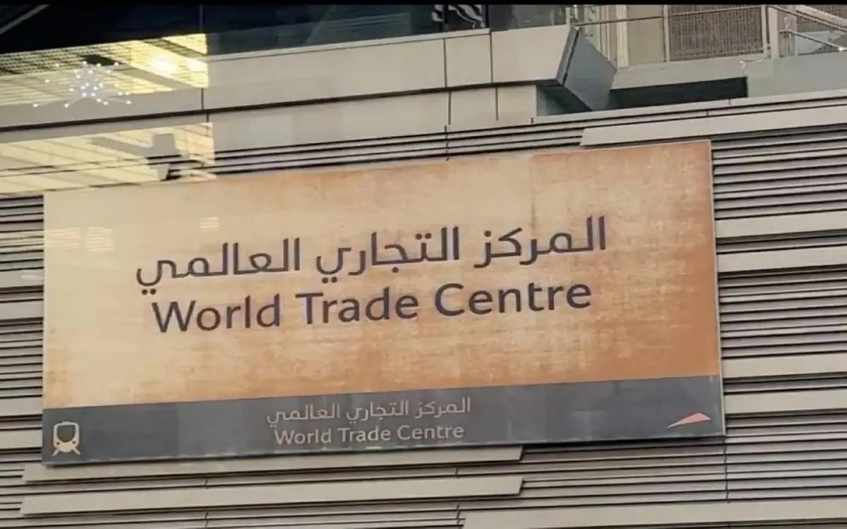 قصة حب قصيرة لمدينة دبي بسبب لافتة متسخة