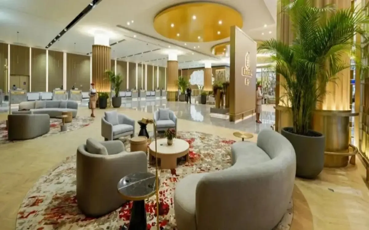 "ديلي ميل" تشيد بصالة في دبي تجمع بين العمل والسبا و"الرولكس"