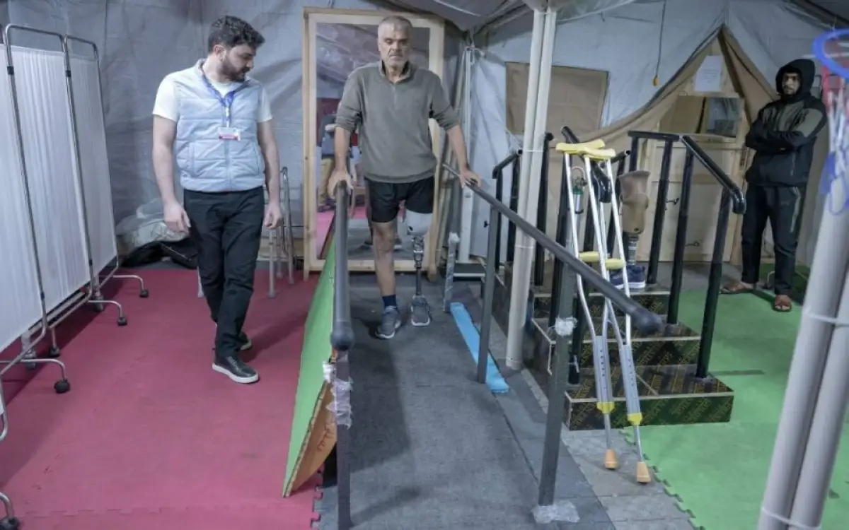 فلسطينيون يستعيدون الحركة في مشفى إماراتي عائم