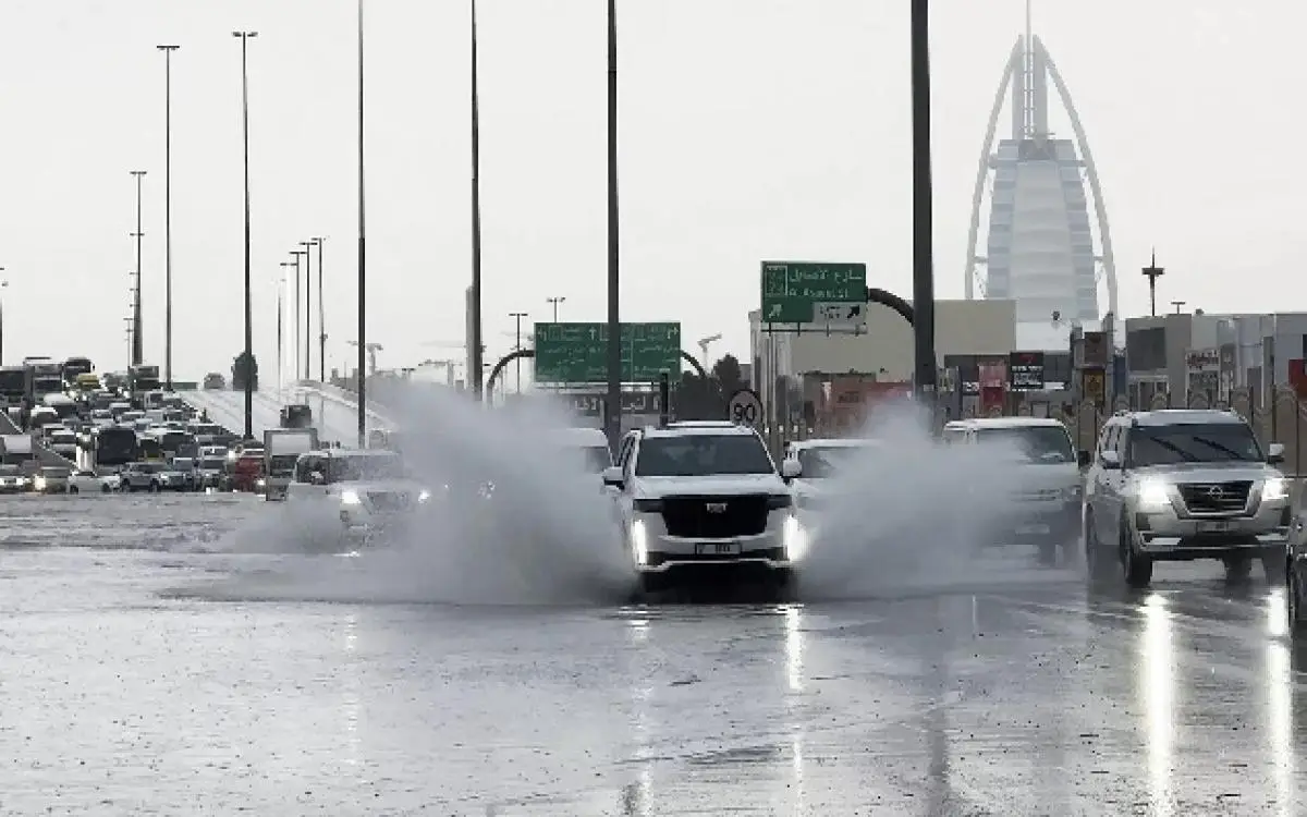 دبي تضبط مركبات "استعراضية" وفك الحجز بـ50 ألف درهم