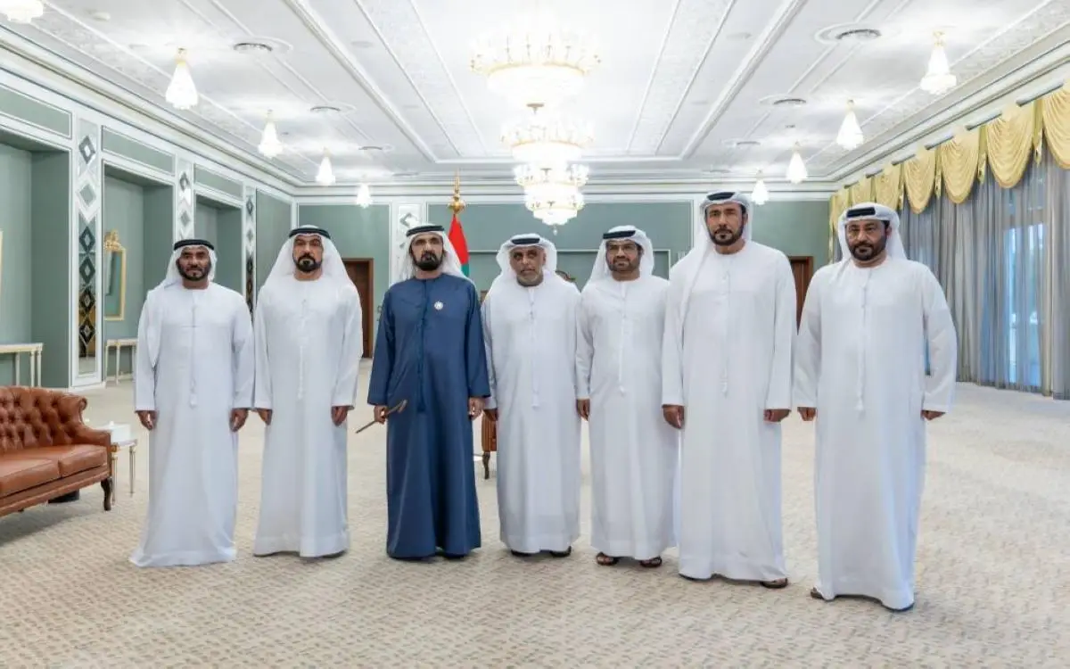 محمد بن راشد يكرم رجالاً صنعوا أمن دبي