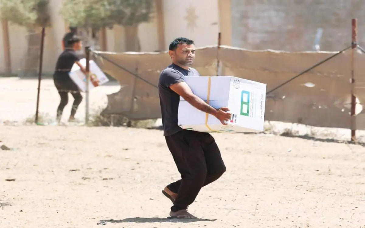 إغاثات «دبي الخيرية» إلى غزة تصل جواً وبراً