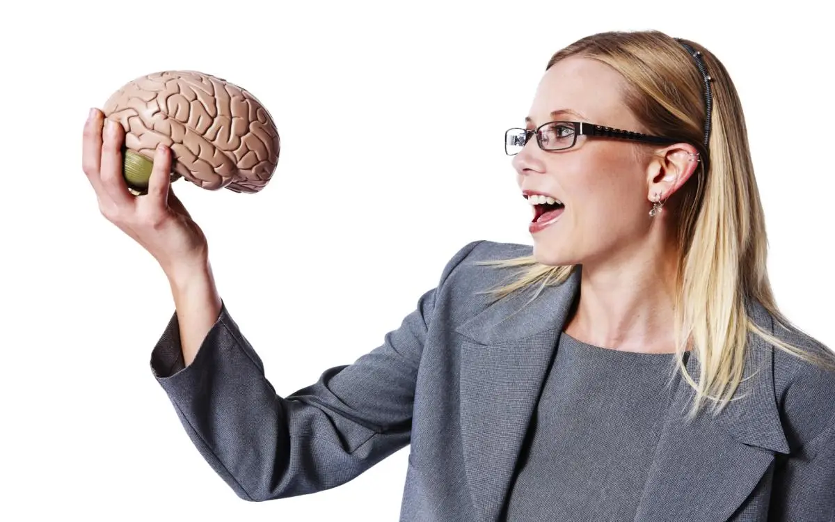 أول شريحة دماغية تترجم الأفكار إلى كلمات