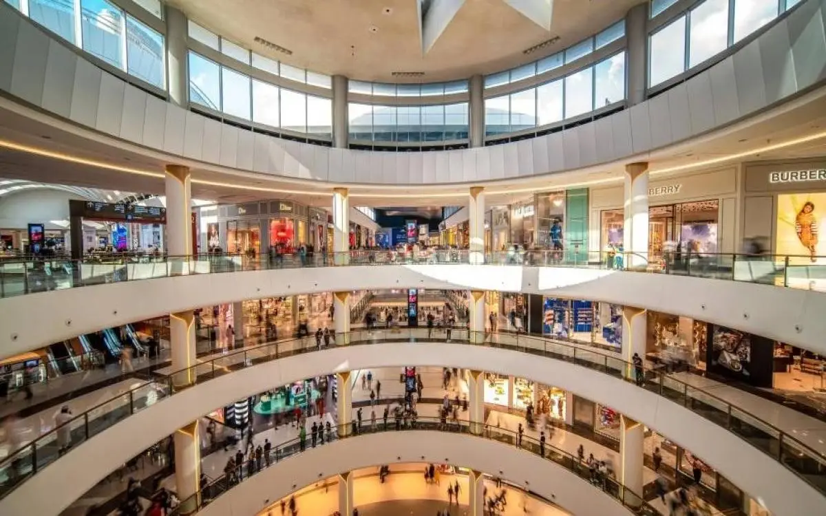 متسوقو دبي أنفقوا "ضعف المعتاد" على 1000 علامة تجارية