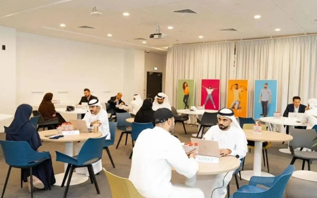 ماذا يفعل 500 "بلا عمل" في "فلاي دبي"؟