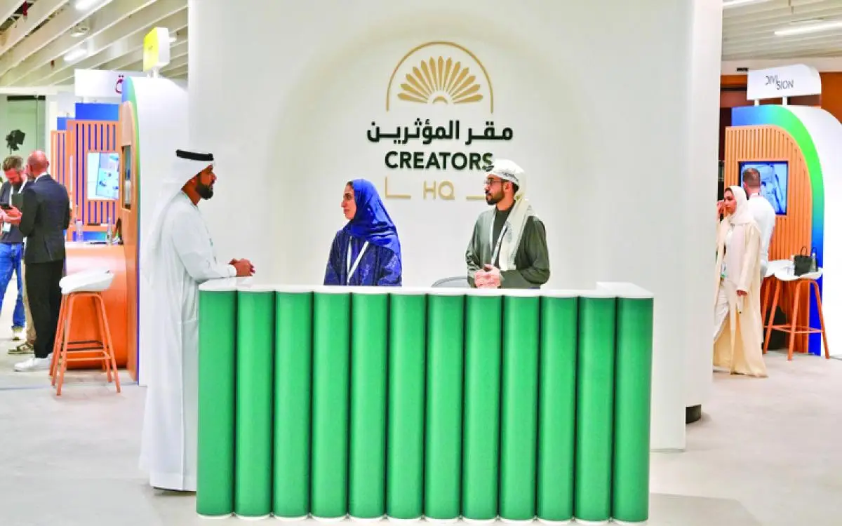 الإمارات على طريق 10 آلاف مؤثر