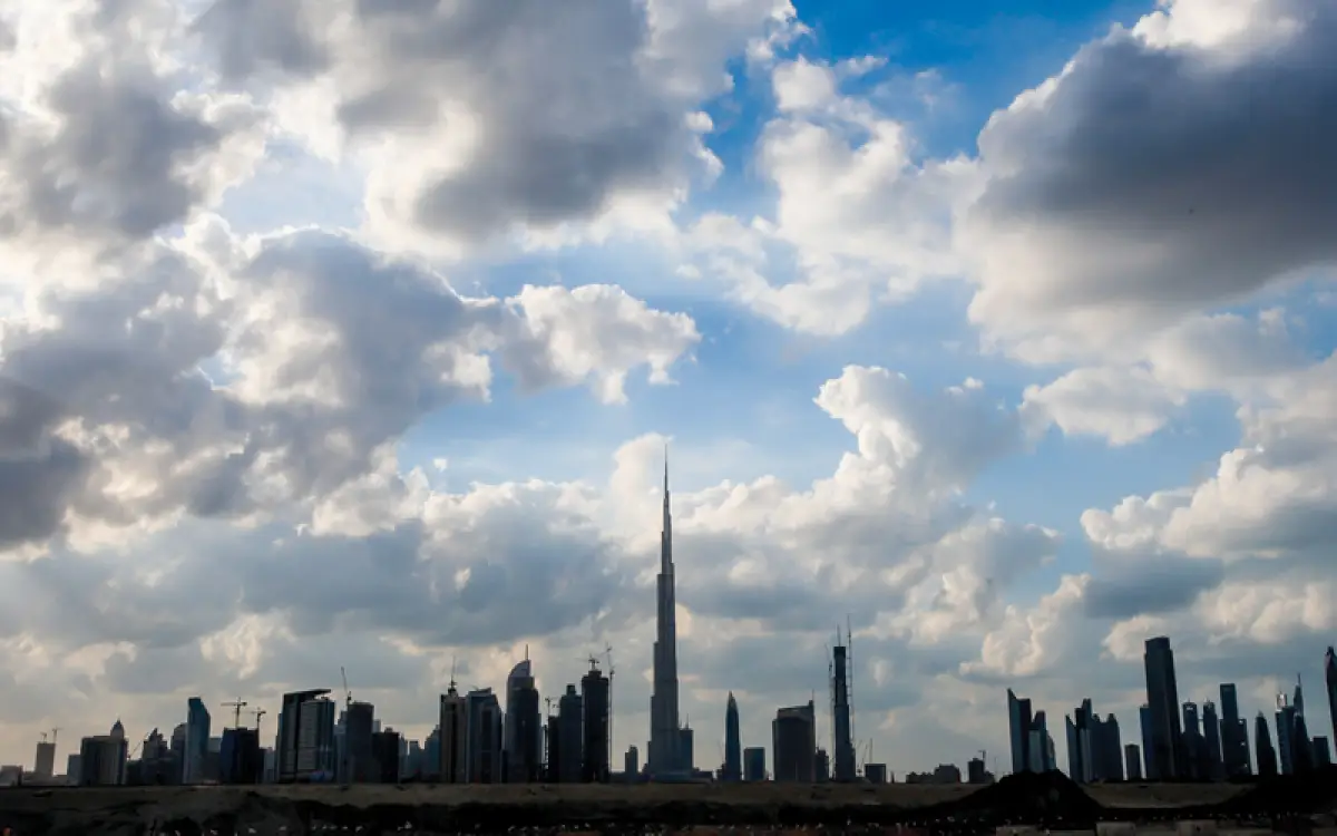 طقس الإمارات صحو إلى غائم وماطر في هذه المناطق