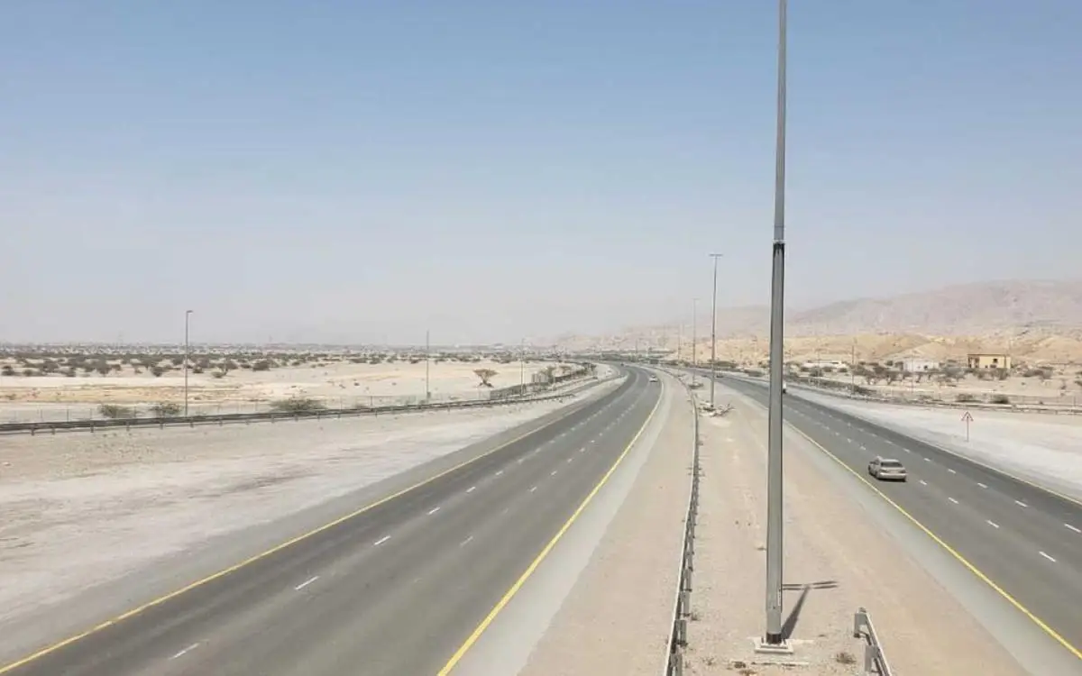 دبي تفضل حماية المارة في هذا الطريق على توفير الدقائق