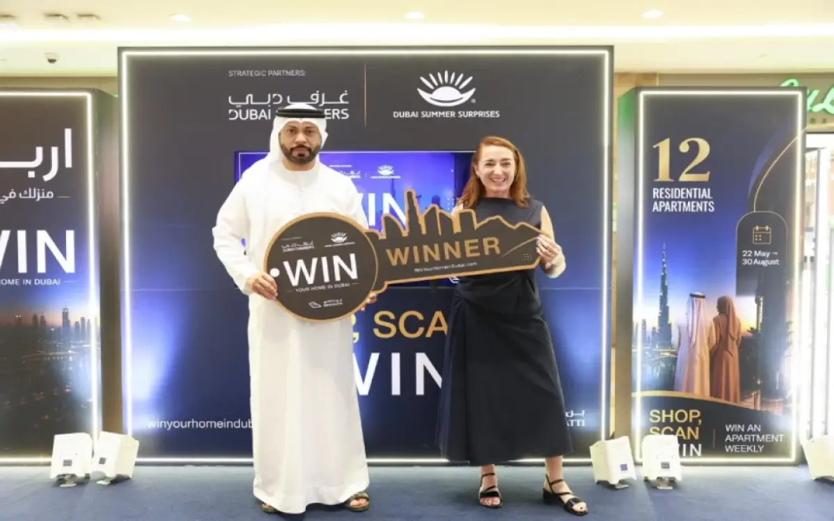 زوجان من الأحذية يقودان بريطانية إلى تملّك منزل في دبي