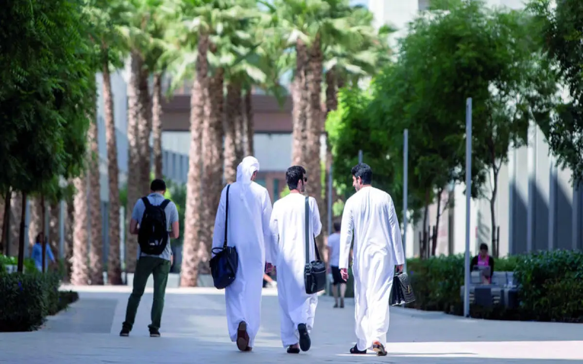 أدوات الذكاء الاصطناعي مجانية في جامعات الإمارات