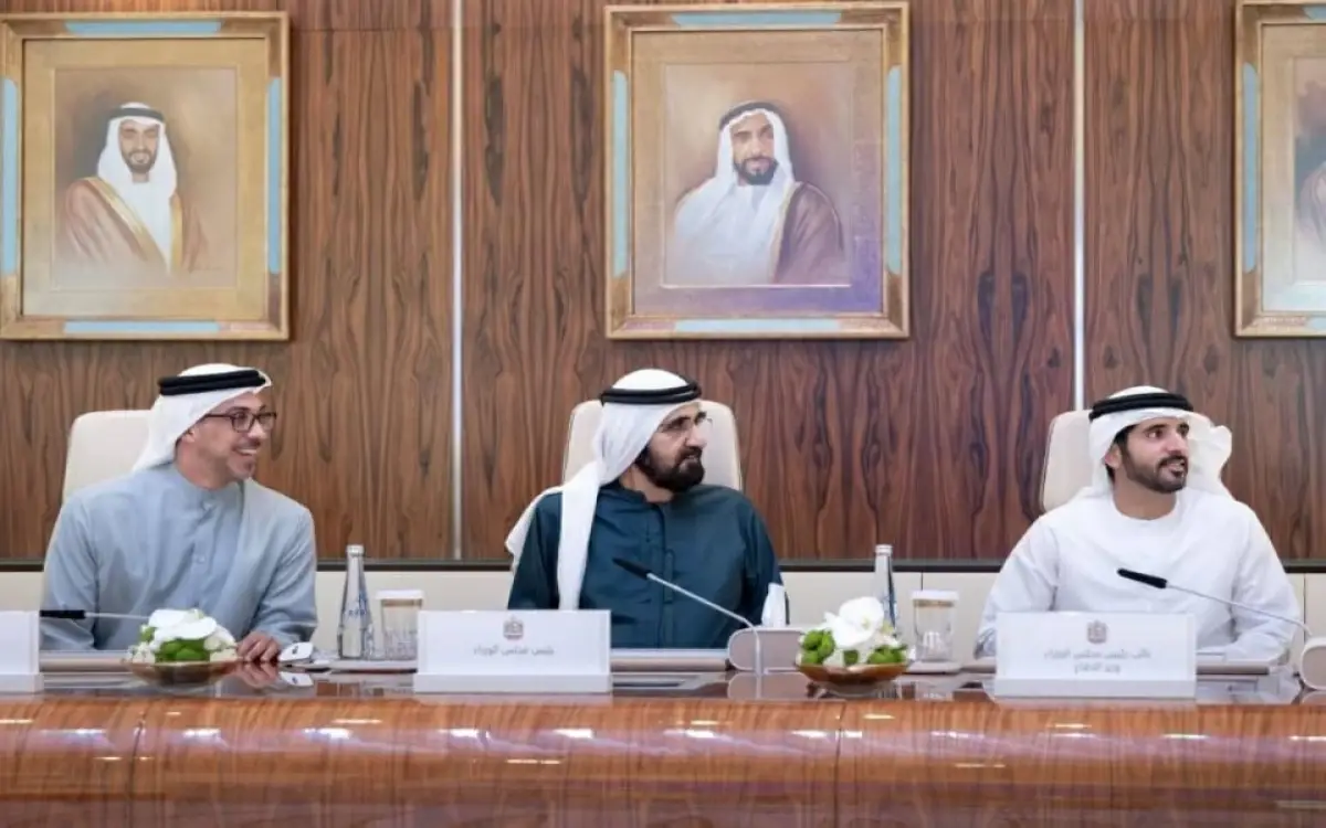 الإمارات تُطلق "مستشار الذكاء الاصطناعي" بـ32 مساعداً لصنع القرار