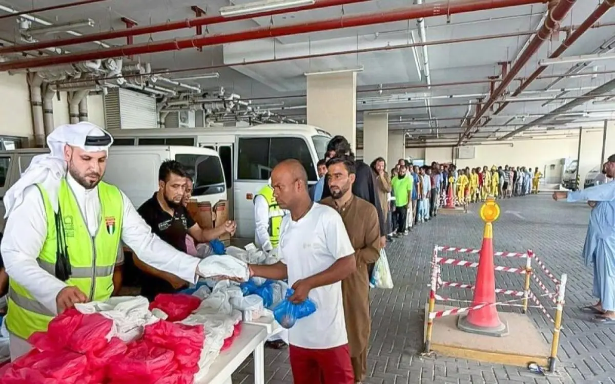 "بيت الخير" تظلّل على عمال دبي بـ20 ألف وجبة