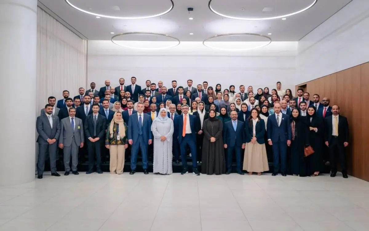 حمدان بن محمد يشكر "فرسان الدبلوماسية" الإماراتية