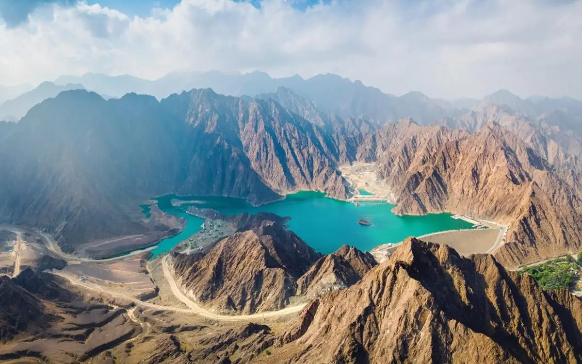 "طائرة شبح" تتجول في جبال حتا