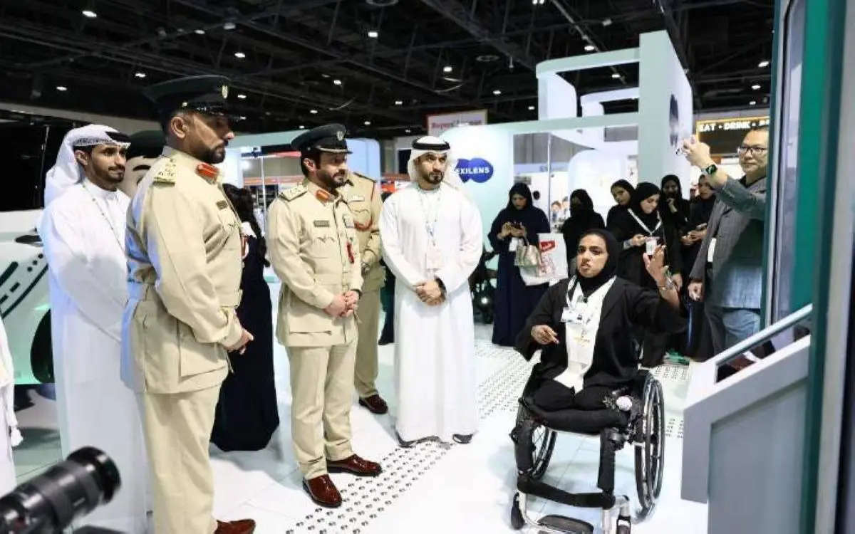 إطفائيون يتحدثون لغة الصم وإشارة مرور ذكية في إكسبو دبي