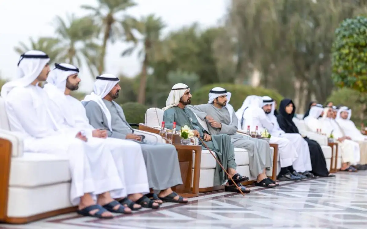 محمد بن راشد يناقش مع أعيان ومستثمري الإمارات تعزيز العمل الحكومي