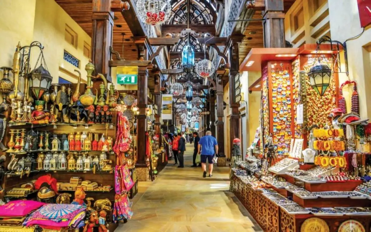 «مفتش المدينة» يبدأ جولاته في دبي